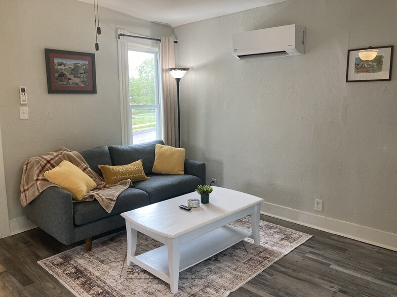 Living room - 1504 Pierce St