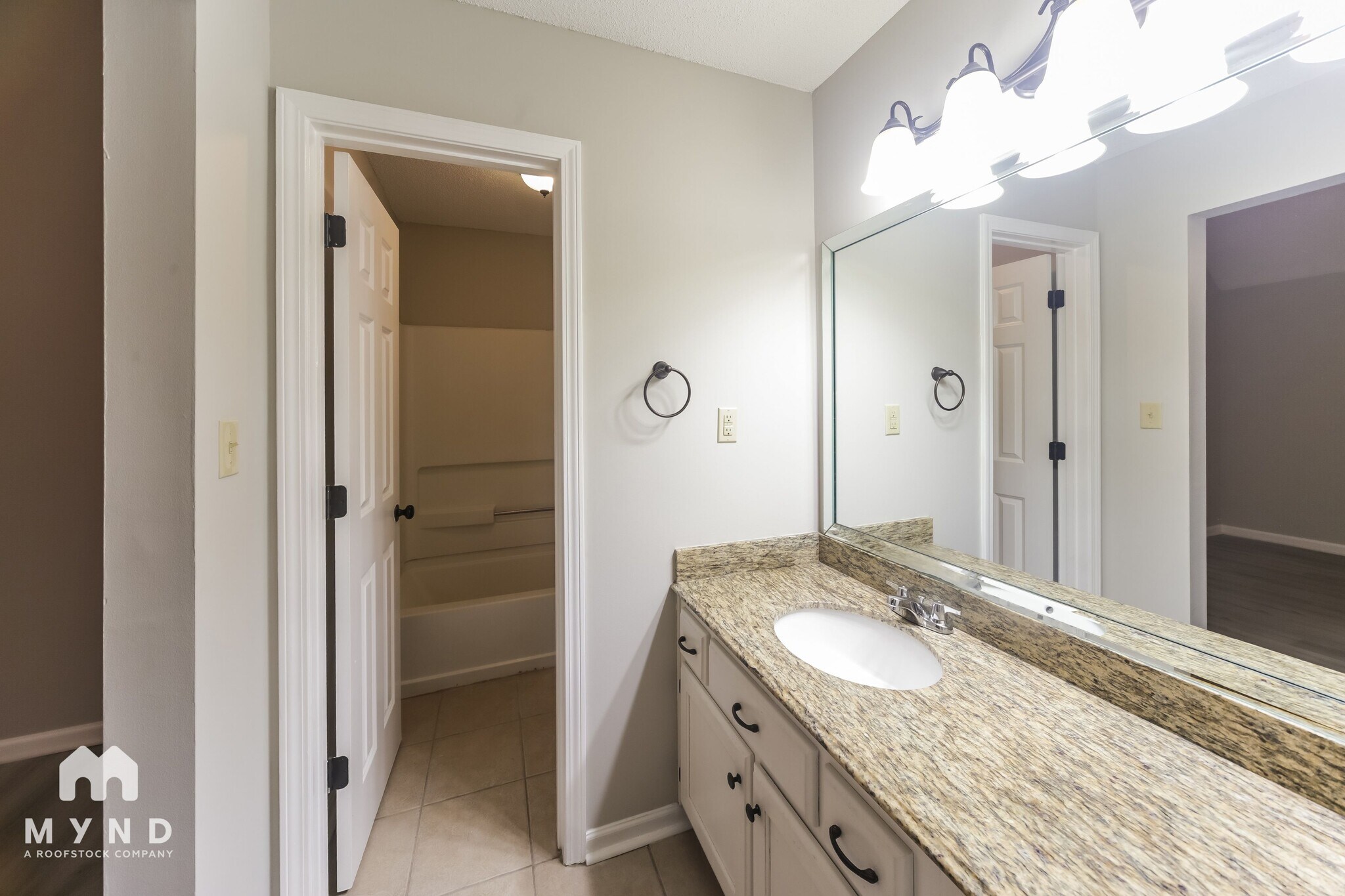 Building Photo - 3054 Caitlynn Circle S