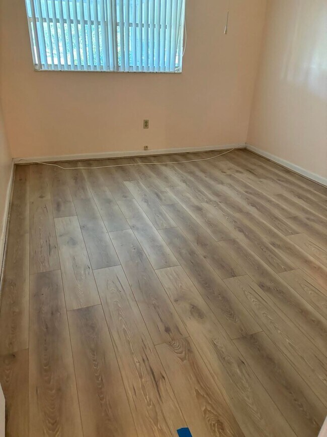 Building Photo - 205 Andover Pl