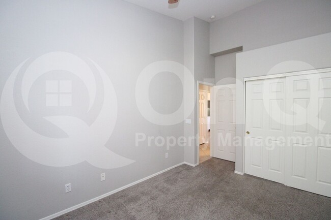 Building Photo - 1252 N Santa Anna St