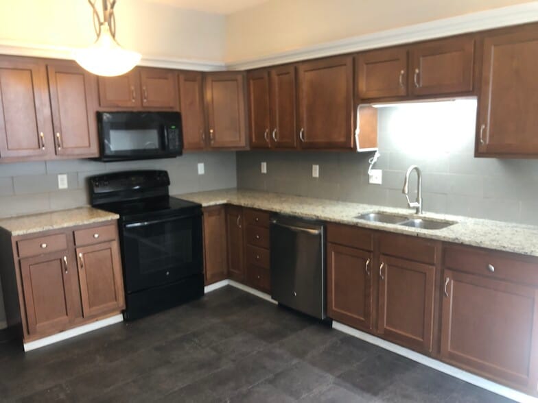 Primary Photo - 26 W 4th St