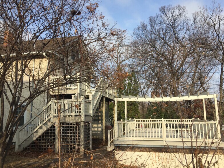 Building Photo - 1827 Kenwood Pky