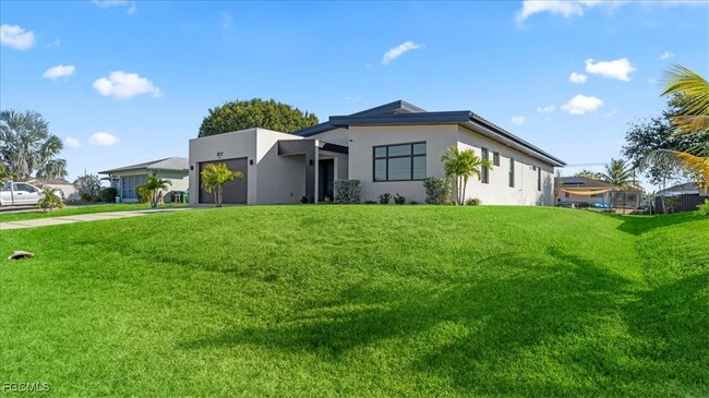 Building Photo - 1017 NE 4th Pl