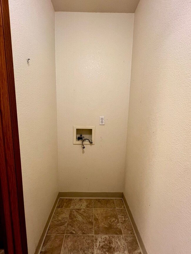 Building Photo - r205