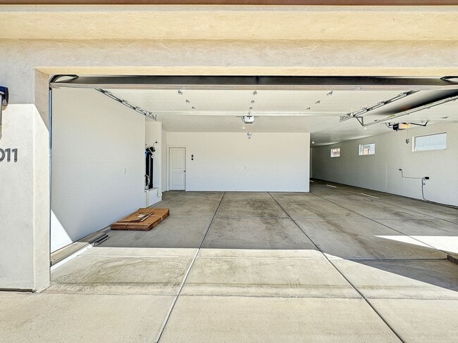 Building Photo - 3011 E Lavatera Dr