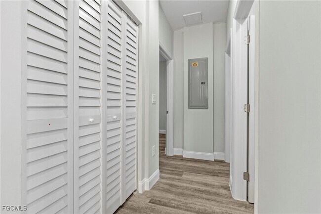 Building Photo - 1028 Milwaukee Blvd