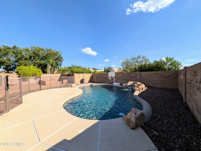 Building Photo - 8639 W Fullam St