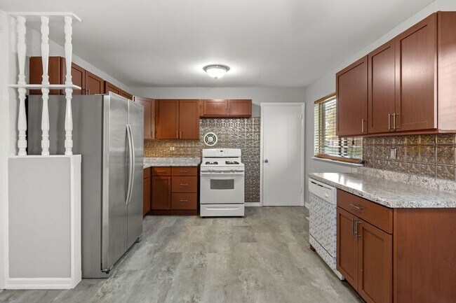 Building Photo - 1560 Estes Dr