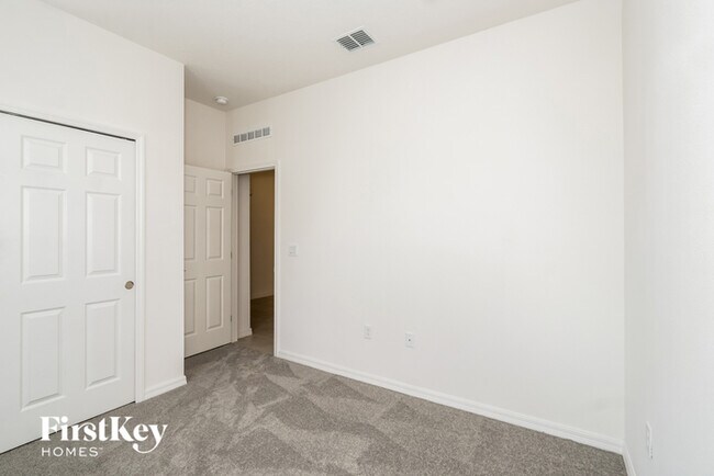 Building Photo - 418 Reina Wy