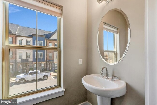 Building Photo - 7770 Belvale Dr