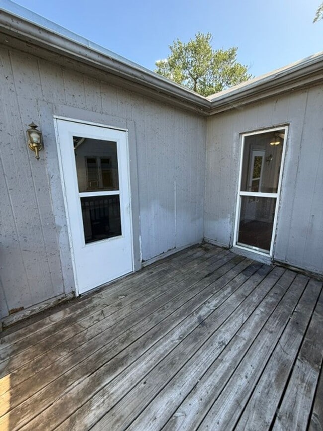 Building Photo - 1313 S 32nd St