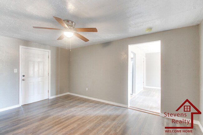 Building Photo - 2013 SW McKinley Ave
