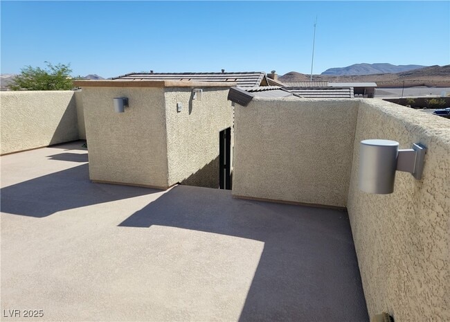 Building Photo - 10465 Saddle Mountain St