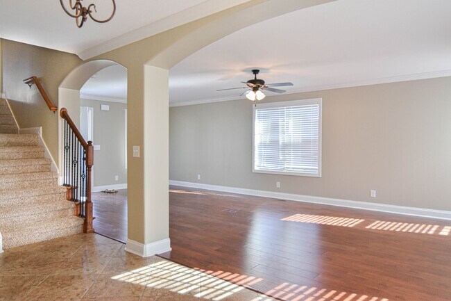 Building Photo - 3640 Fox Tail Dr