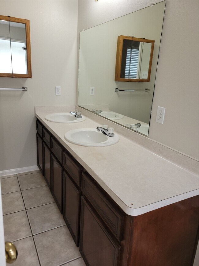Building Photo - 11815 E Galwan Cir
