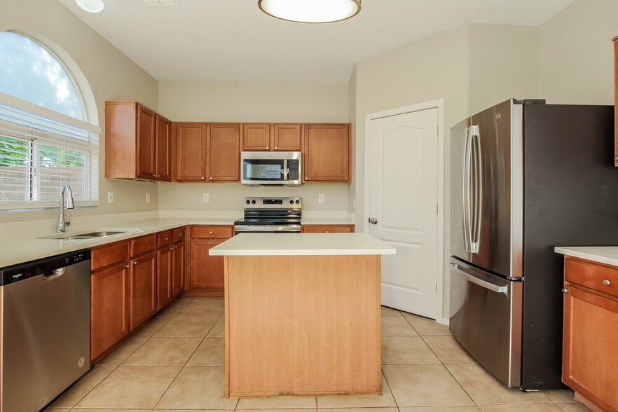 Building Photo - 2652 S 89th Dr