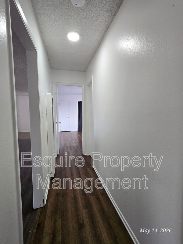 Building Photo - 2056 N Ventura Rd
