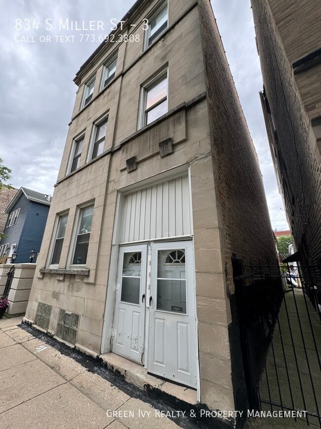 Building Photo - 834 S Miller St