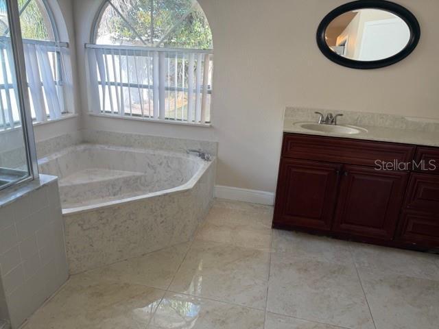 Building Photo - 2419 Rolling Broak Dr