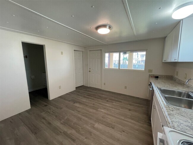 Building Photo - 110 20th St