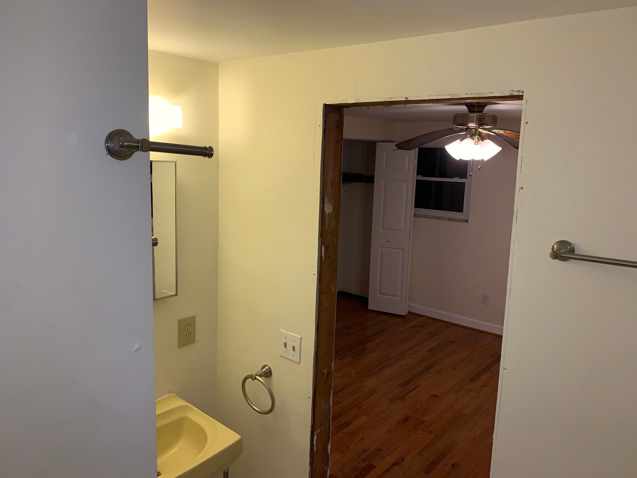 Building Photo - 4268 Sample Ct