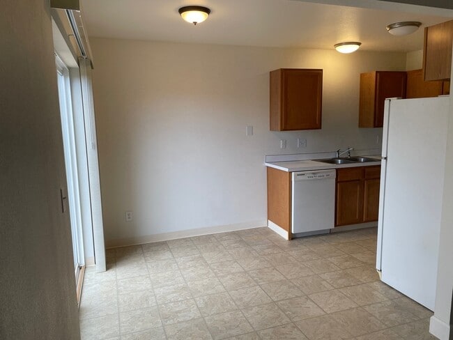 Building Photo - 1050 SE Miller Ave