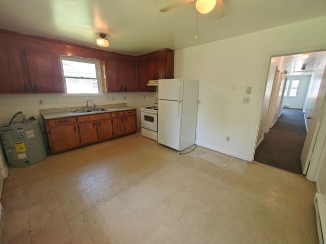 Building Photo - 2 bedroom home