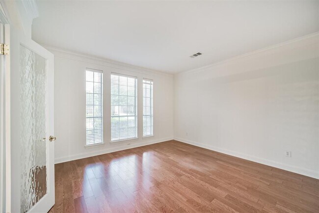 Building Photo - 14015 Falcon Heights Dr