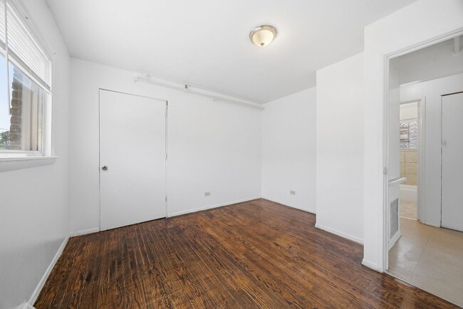 Building Photo - 16048 Halsted St