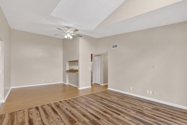 Building Photo - 624 Sea Pine Way