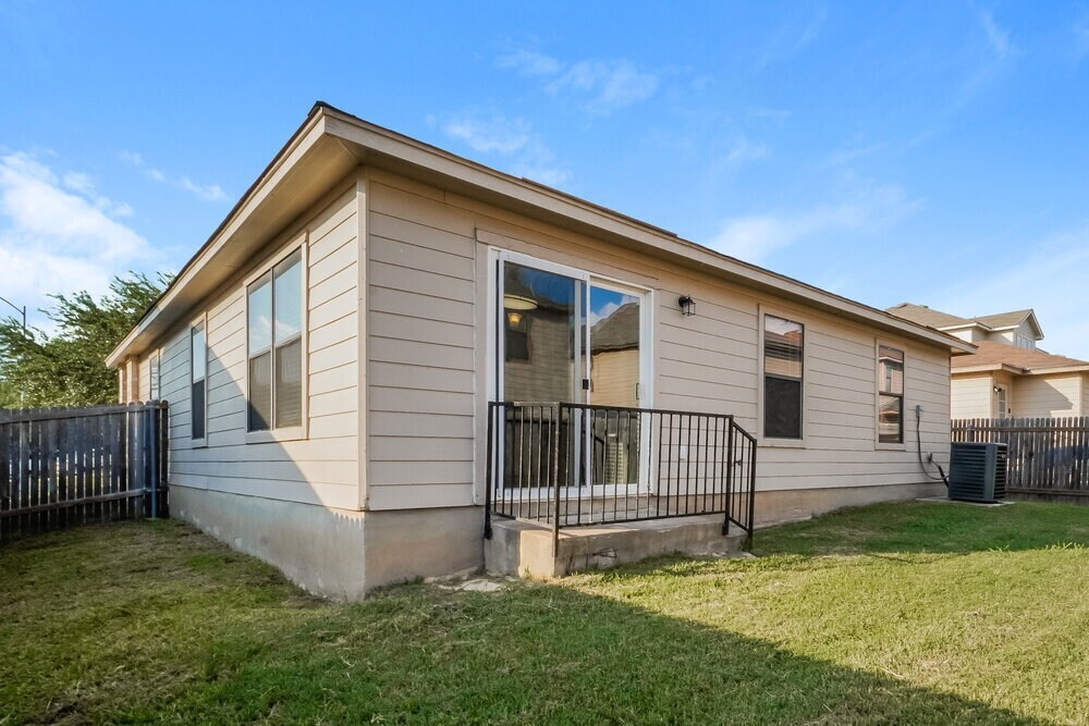 Building Photo - 204 Calixto Ct