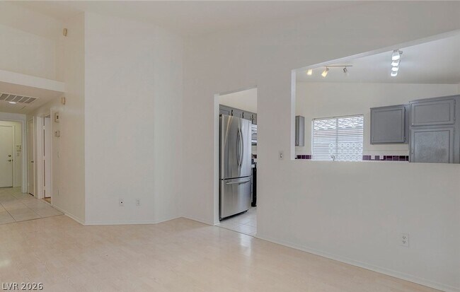 Building Photo - 7225 Scenic Hills Dr