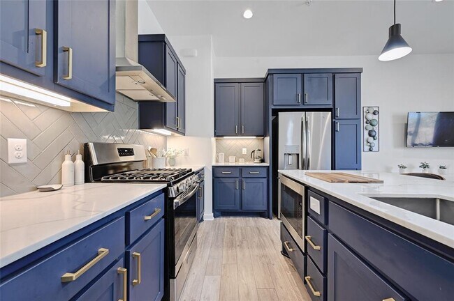 Building Photo - 2804 S 1st St