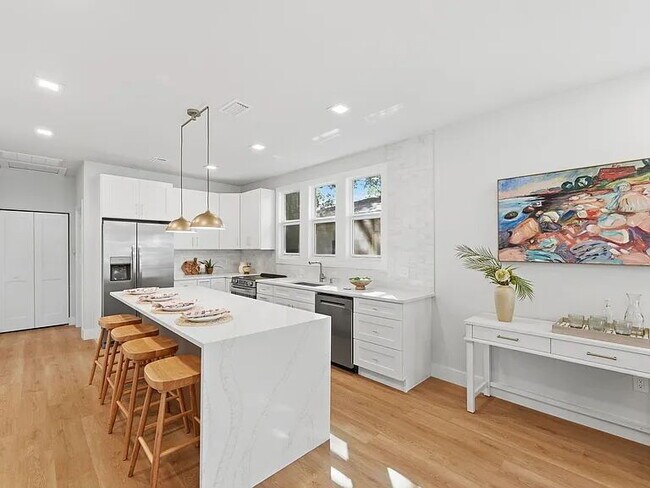 Building Photo - Fully Remodeled Tampa Heights Bungalow | Brand New Luxury Living Near Downtown Tampa!