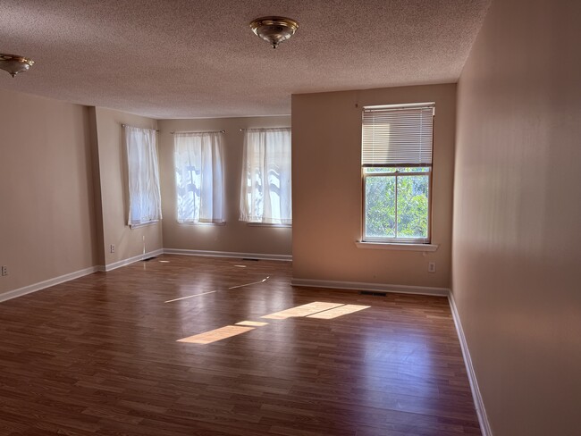 Living/Dining Room - 325 T St NW