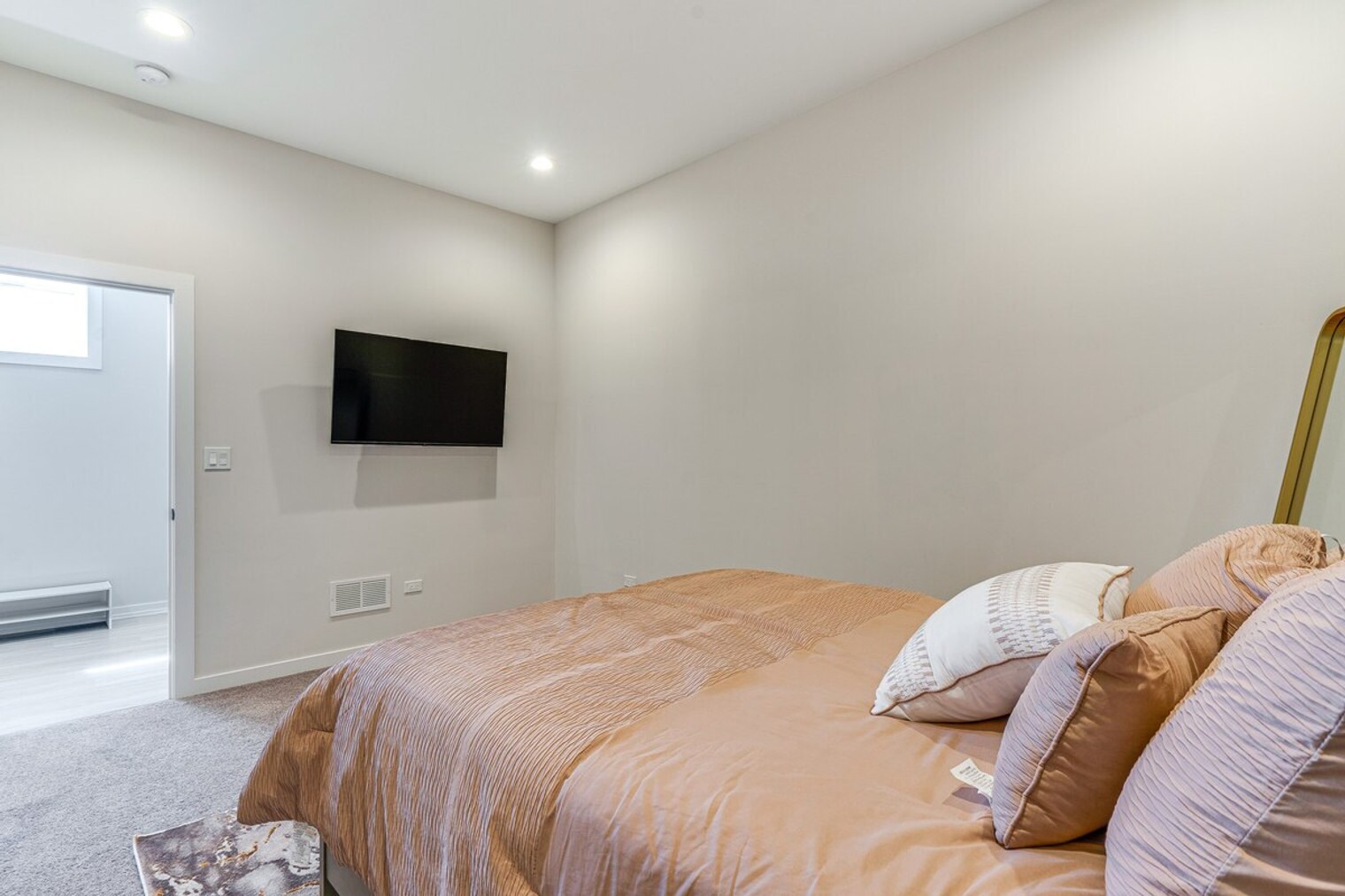 Building Photo - 5436 S Michigan Ave