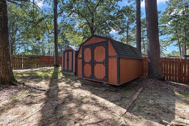 Building Photo - 36 Pebble Hill Dr
