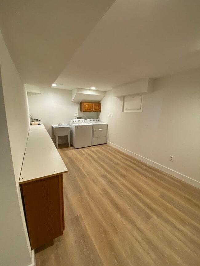 Building Photo - Three bedroom, Two+bathroom Townhouse Loca...