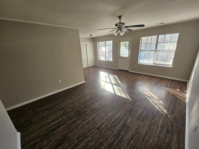 Building Photo - 10811 Chateau Dr