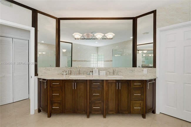 Building Photo - 14601 Pompano Dr