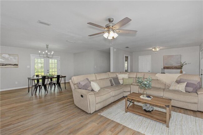 Building Photo - 8906 Viana St