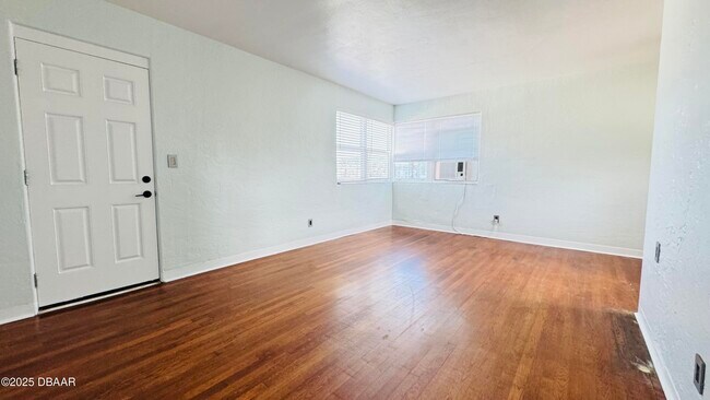 Building Photo - 607 Jessamine Blvd