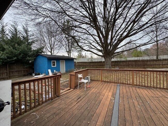 Building Photo - 8027 Country Oaks Rd