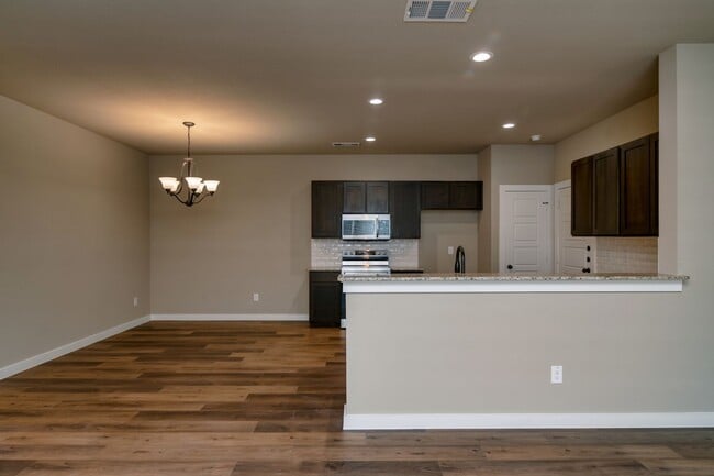 Building Photo - GORGEOUS 3 BEDROOM DUPLEX LOCATED IN MIDLOTHIAN ISD!