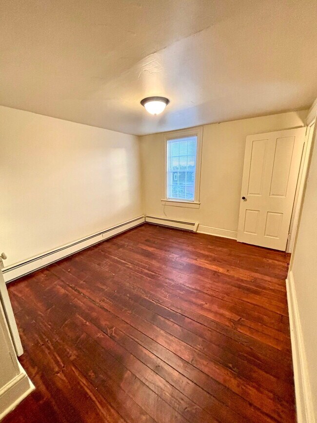 Building Photo - 690 Columbia Ave