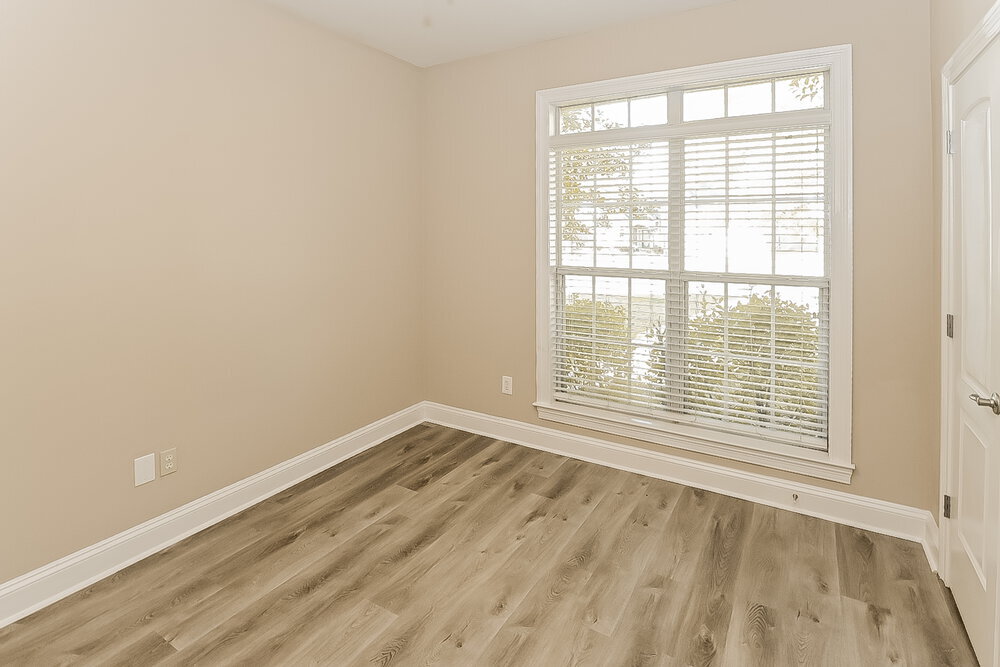 Building Photo - 3045 Roseleigh Dr