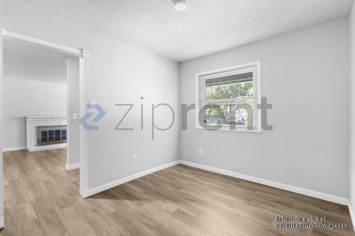 Building Photo - Unit