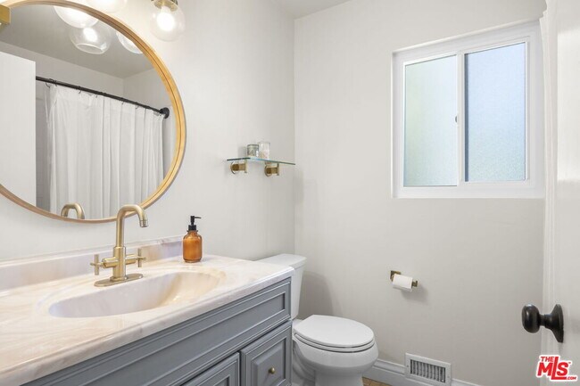 Building Photo - 27462 Country Glen Rd