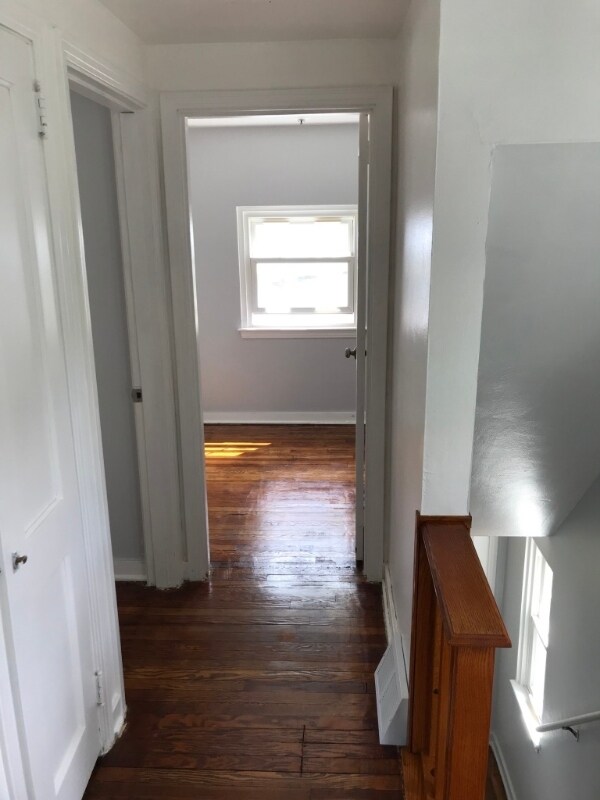 Building Photo - 706 Hestor Dr