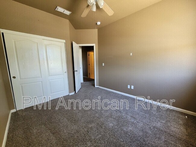 Building Photo - 998 Bay Shore Dr